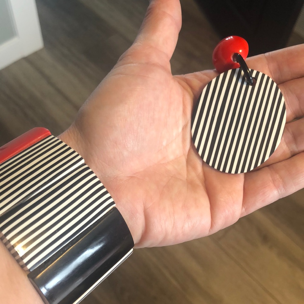 NWOT totally retro 80s bracelet with earrings